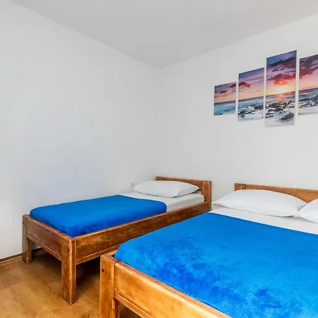 Robinzon Lantana Апартаменты Gdinj