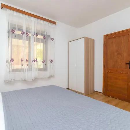 Apartment Robinzon Lantana Gdinj