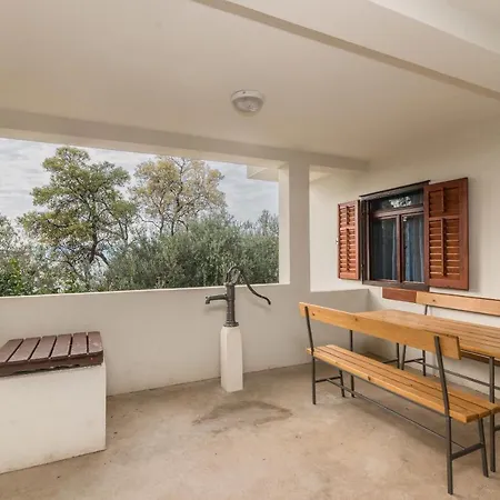 Robinzon Lantana Apartment Gdinj