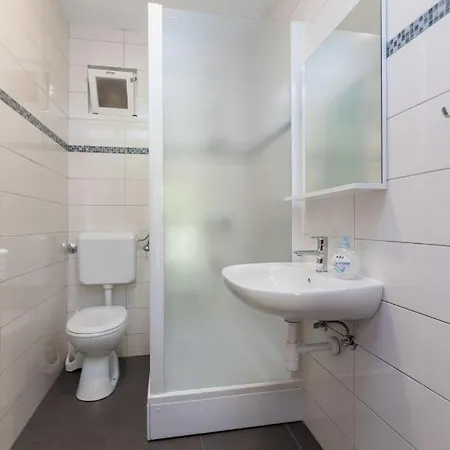 Апартаменты Robinzon Lantana Gdinj